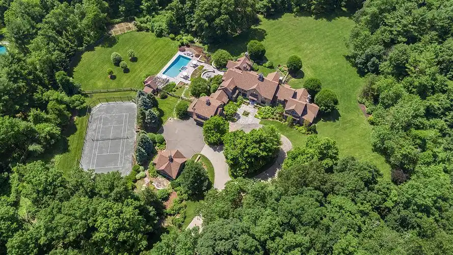 每日豪宅 | 主打时尚田园风的康州翻新庄园