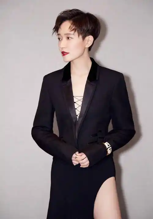 焦俊艳:一个低调演戏看起来温柔实则个性刚毅的演员_生活_短发_剧中