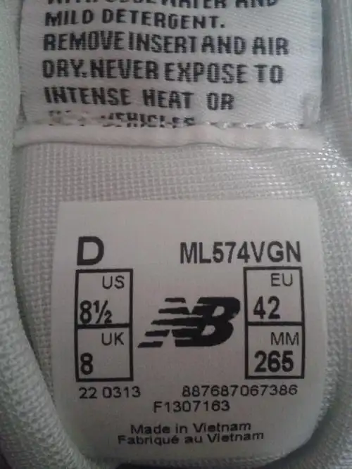 请大家根据鞋舌帮我看一下这款新百伦574的鞋是真是假