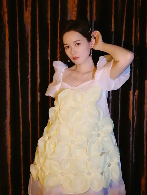 歌手程响今日穿搭指南for昕昕子