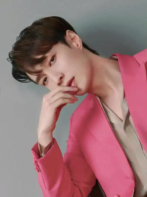 张艺兴  #粉色系  #明星同款  #明星私服  #明星  #男生穿搭  #明