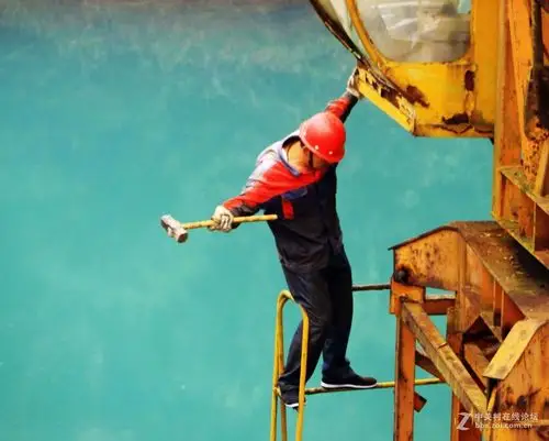 建筑工地随拍续二《髙吊铁架安装工》