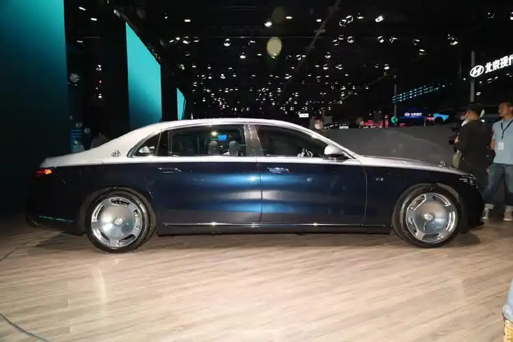 2022成都车展丨梅赛德斯迈巴赫s680系列上市售3298万元起