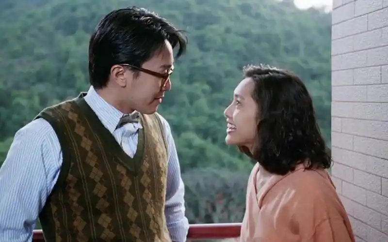 周星驰和朱茵的定情之作,朱茵捂脸偷看的绝美镜头,竟成为了经典