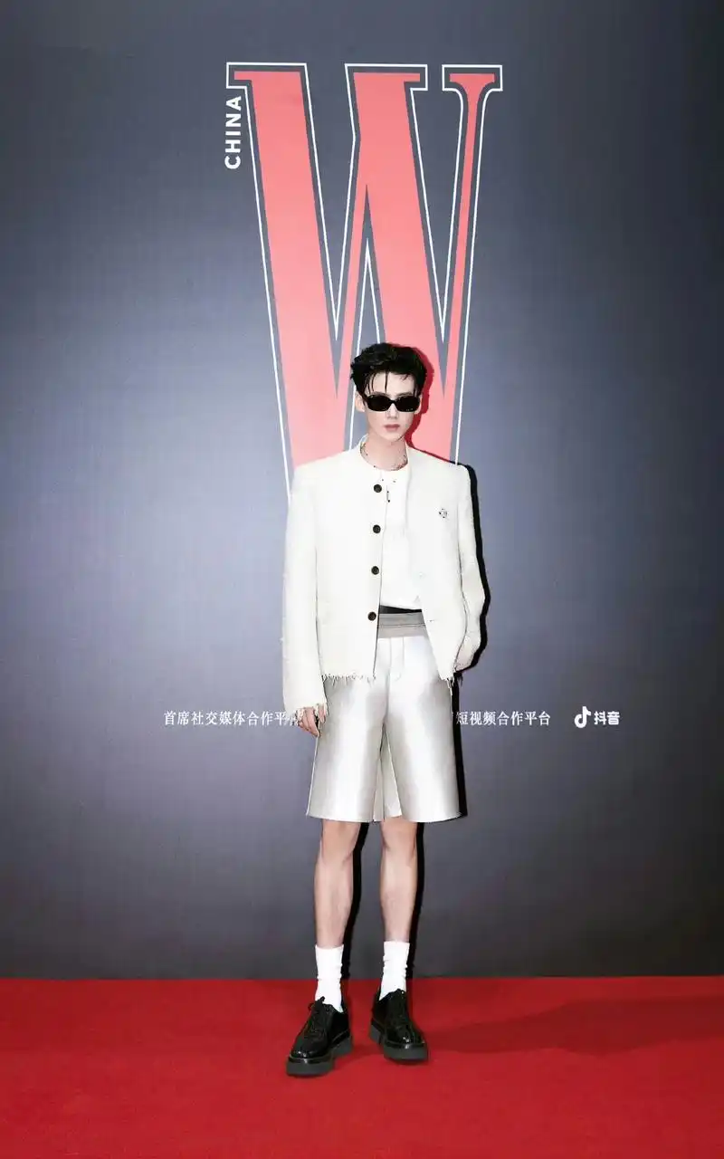 哥哥的腿毛都这么性感91.#白敬亭 #分享照片 #goodb - 抖音