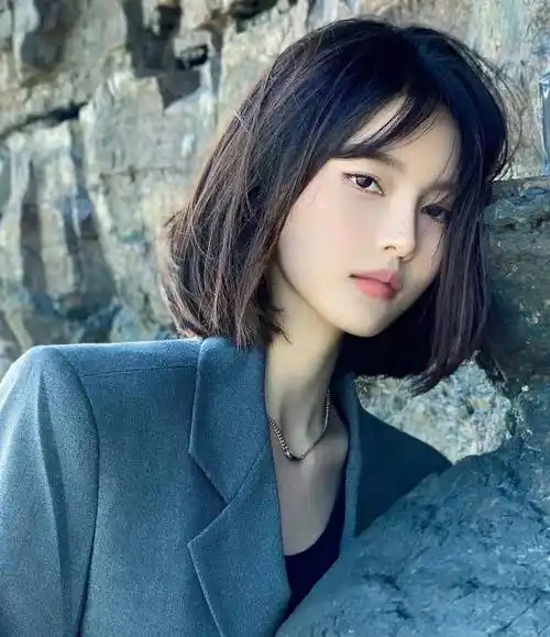 学生头发型,才是女生最美最好看的发型,减龄瘦脸显气质不过时_小时候