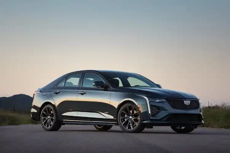 果然美式风格十足的凯迪拉克ct4-v