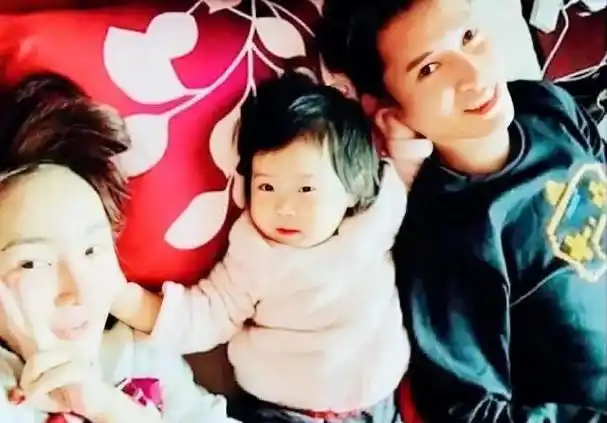 韩栋:长相帅气戏也好,一年休4天假,43岁有妻有女