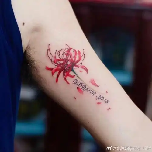 手臂彼岸花纹身