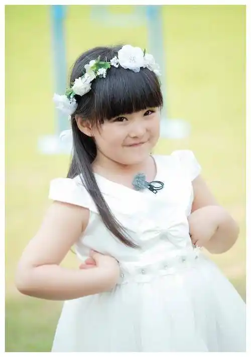 李湘女儿15岁重回英国长发成熟喜相逢与童年模样截然不同