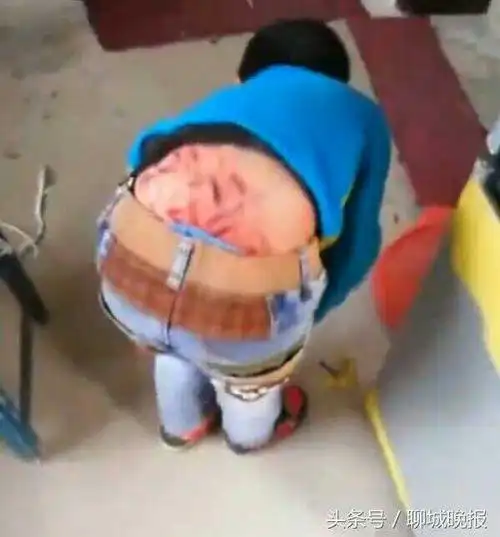 学习不好平时太皮,8岁男孩被父亲打得皮开肉绽!