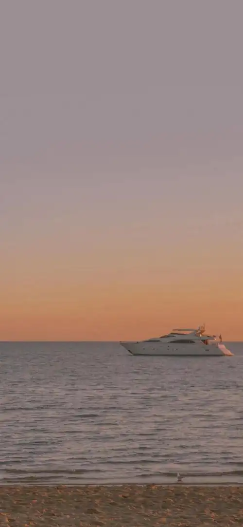 有哪些好看的全面屏手机壁纸或微信聊天背景图片? - 知乎