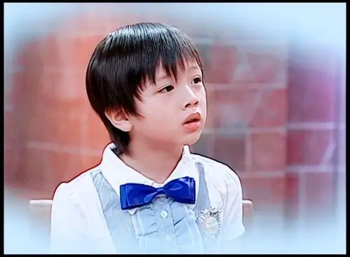 萌学园素材抱图关注