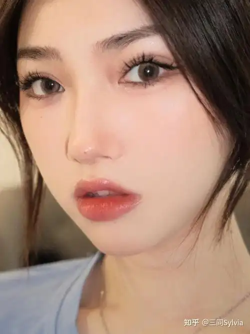 圆脸约会妆容附蜜桃嘟嘟唇画法