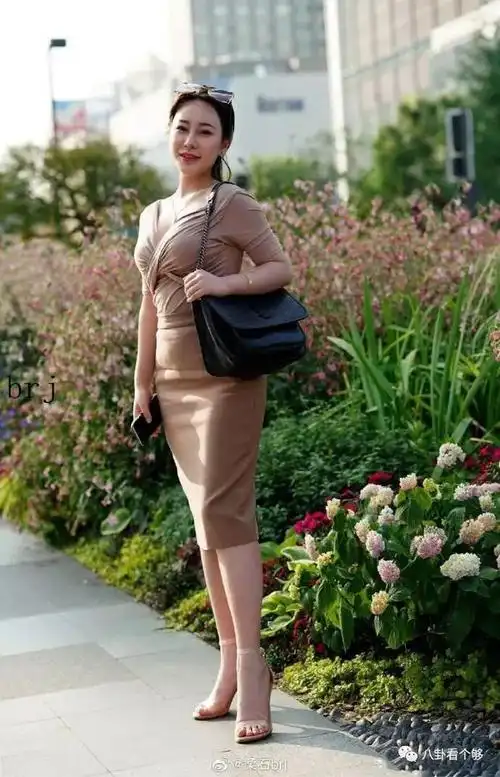 这位40岁辣妈确实是风韵犹存的代言人吧