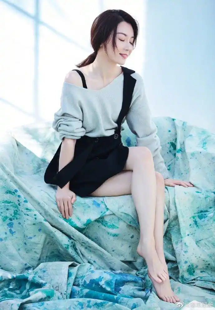 相关领域专家说陈数的脚是女星里最完美的 . 来自明星腿新 - 微博