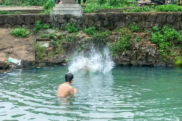 【村童戏水摄影图片】纪实摄影_水无沙的快乐包厢_太平洋电脑网摄影
