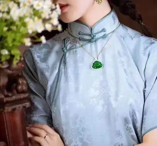 女孩适合戴什么翡翠?不同年龄段的女性适合戴什么翡翠?