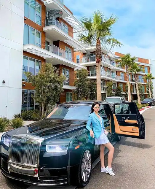 富二代女孩家中有50多辆超级跑车,经常网上晒照引网友热议