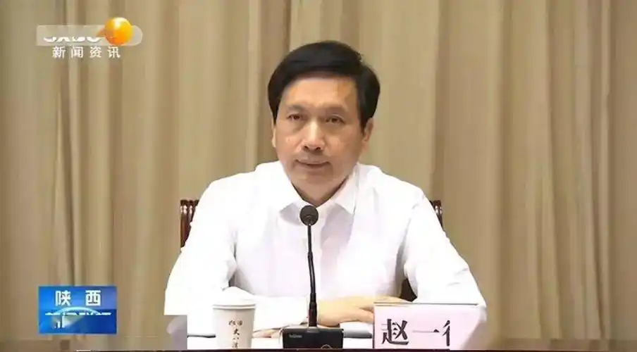 正式当选赵一德成全国现任最年轻省长