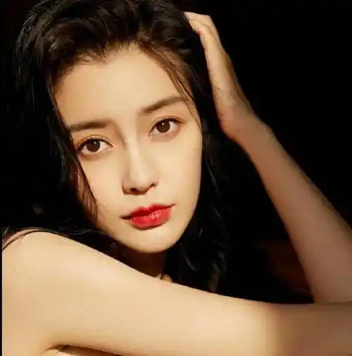 杨颖五官分析_视觉_线条_包脸和