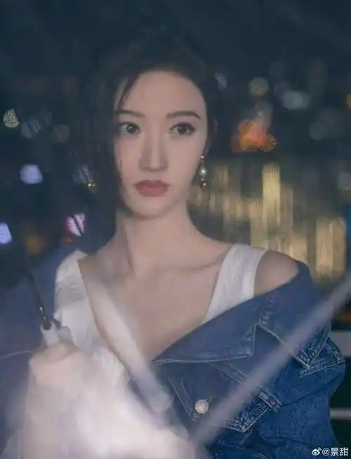 景甜(牛仔外套 白色吊-恋爱区-虎扑社区