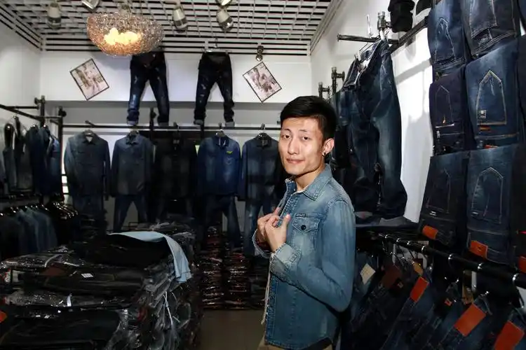 90后富二代兼职试穿男装月入上万