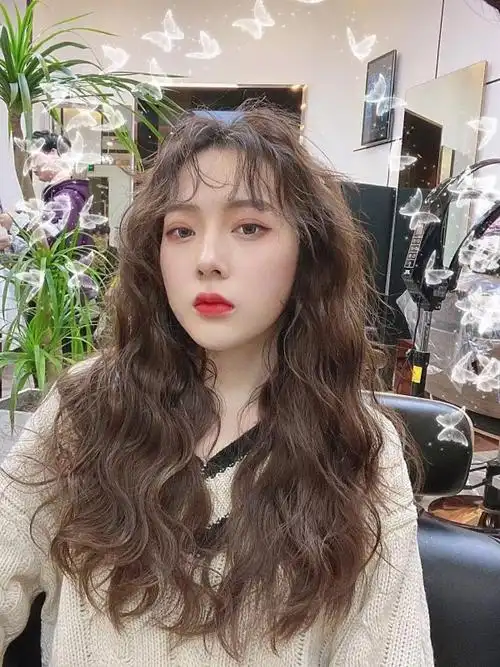 颜值逆龄秋冬女生首选羊毛卷烫发发型