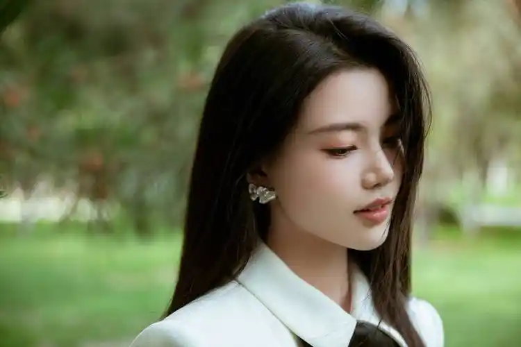 孙珍妮写真大赏:从snh48到独立发展,她的身材与才华同样惊艳!