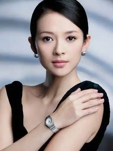 原创41岁章子怡素颜现身状态令人唏嘘网友不画眉毛都变老了