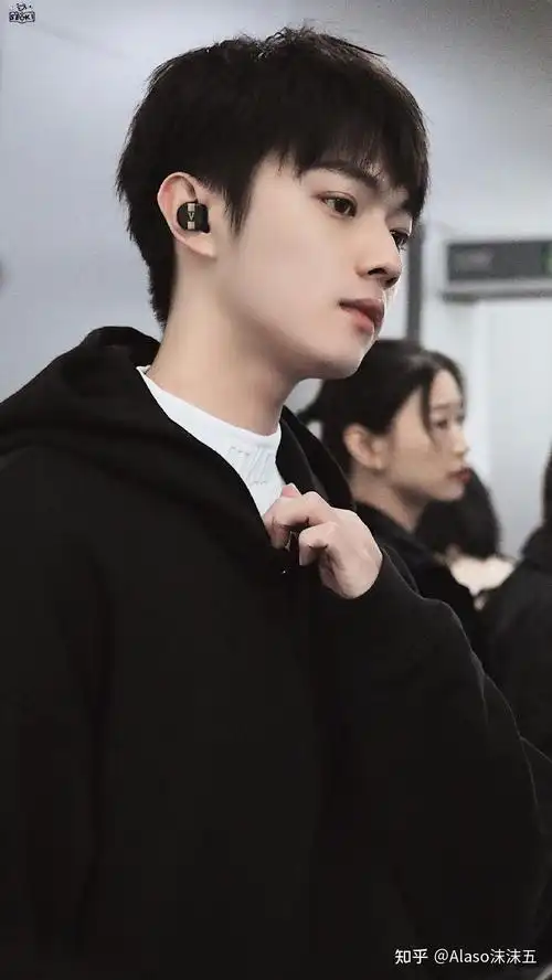 有许凯证件照吗 姐妹们? - 知乎