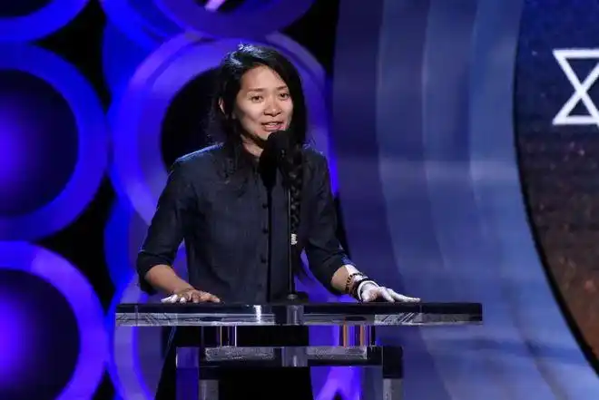 华裔女导演拿下金狮奖赵婷的成长之路有哪些关键词