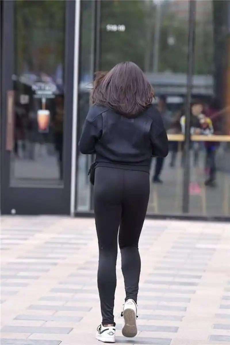 拥有一头浓密秀发的女子