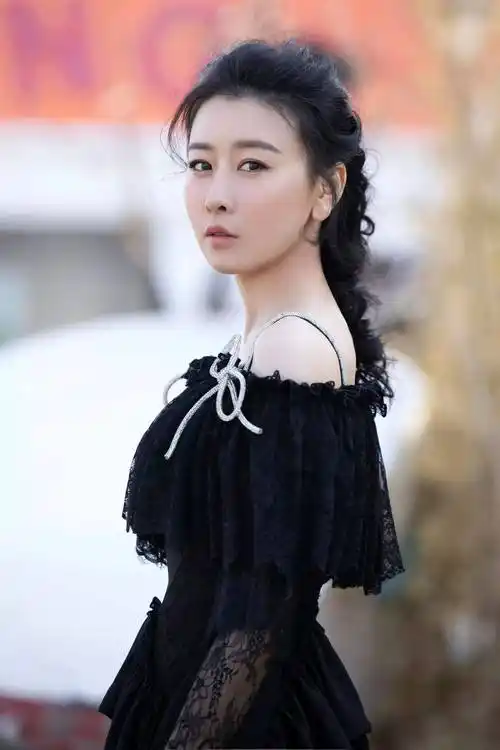 女星毛俊杰上次激怒海关这次履历造假明星梦恐怕要碎了