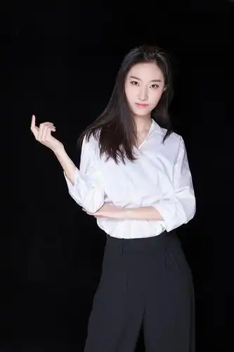 本工作室主营个人形象照,需男女模特各1名拍摄商务形象样片.