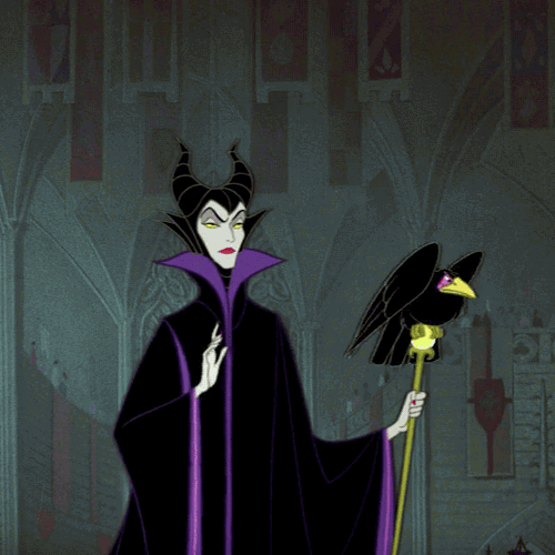哪怕是睡美人里的邪恶仙子,身边也有一只乌鸦如影随形(甚至都有点羡慕