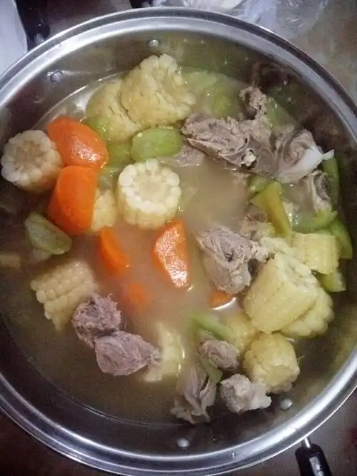 玉米白萝卜排骨汤的功效与作用玉米排骨汤的家常做法