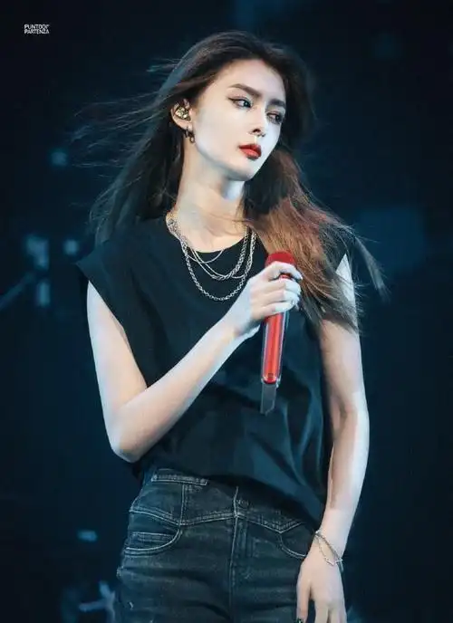 女身男相只服她们有人中性帅气雌雄莫辩有人就是男的吧