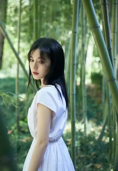 夏天来了,李兰迪的写真风格也找到了正确的打开方式