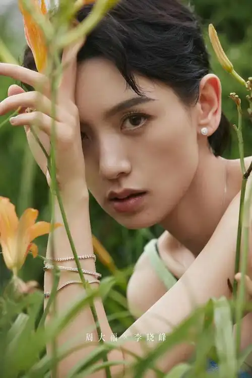 李晓峰演绎初秋浪漫 大批新作即将出街