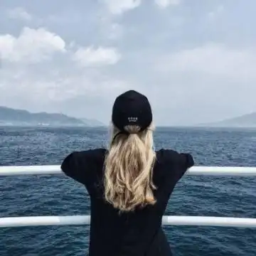 90后女生头像孤独伤感背影等自己够成熟再去触碰爱情