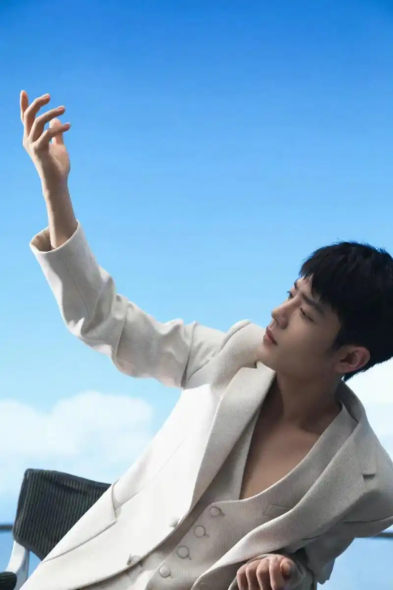 肖战 #向全世界安利肖战 这个锁骨和腰,今天真是个好日子啊 - 兑趑