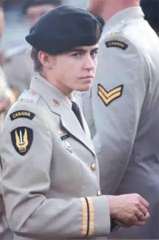 倔强的加拿大女兵