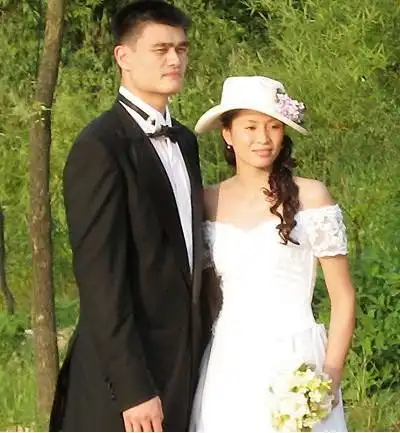 资料图片:姚明和妻子