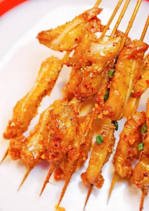 烤得油亮亮的猪脆骨,咬得"嘎嘣脆",10串一把吃才够过瘾!