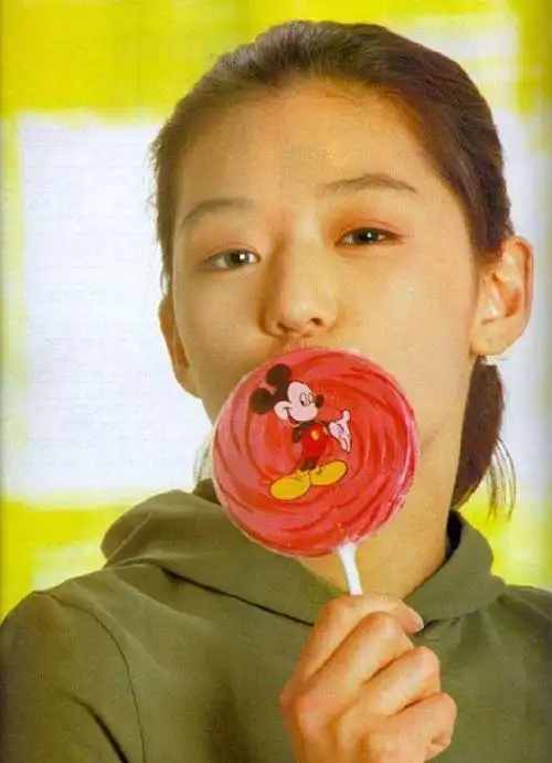 全智贤青涩时期旧照大曝光!从前的中性穿搭好随性好帅气