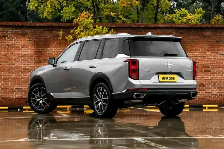 广汽传祺gs8领航系列 2.0t四驱荣耀版(五座)上市,售价22.58万元