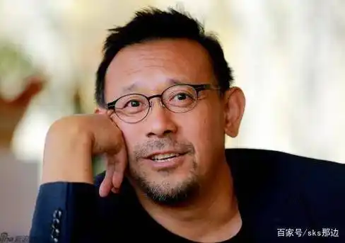 姜文为啥从不愿晒26岁的女儿?看清生活照后,这谁配得?