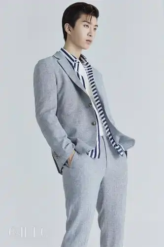 chic magazine 11周年5月刊:范丞丞"在"的恒定时态