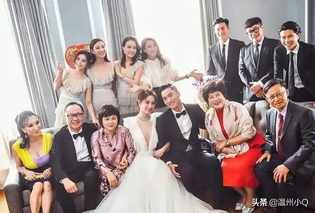 刘诗诗伴娘团都有谁(唐艺昕和颖儿的最养眼)(13)